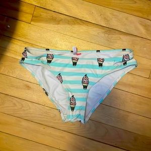 Small  Ice cream stripped swimming bottom from Ardennes